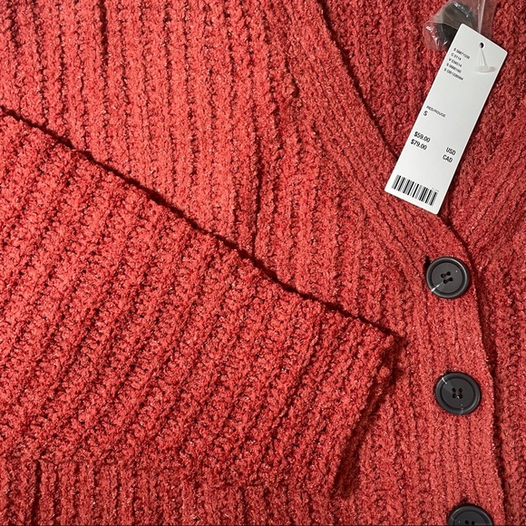 Small Red Cropped Cardigan classic v-line | UO - Picture 7 of 11